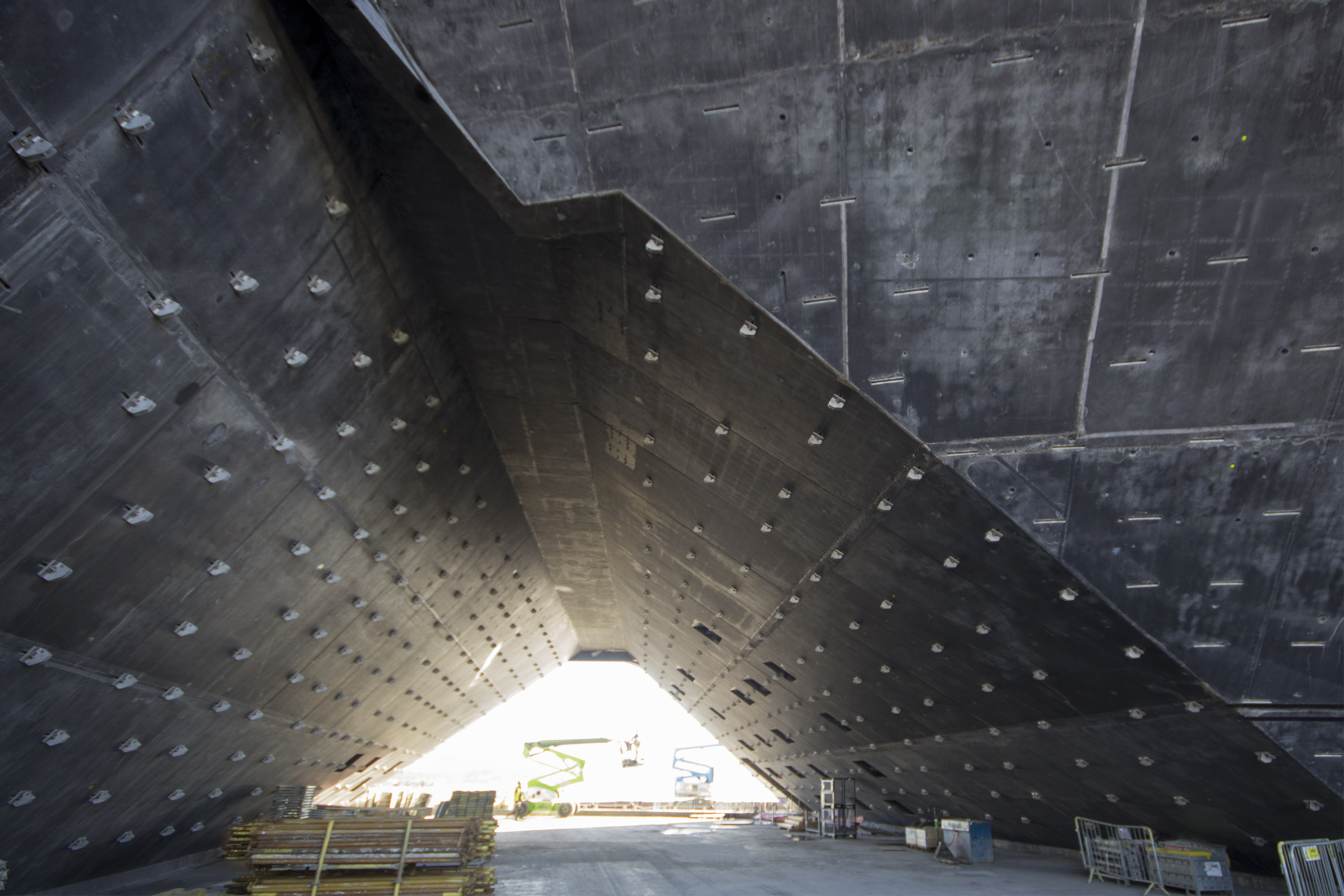 Wall 18, one of the structure’s most twisted walls, merges with walls 17 and 2. Metal fixings are hanger brackets for precast concrete cladding