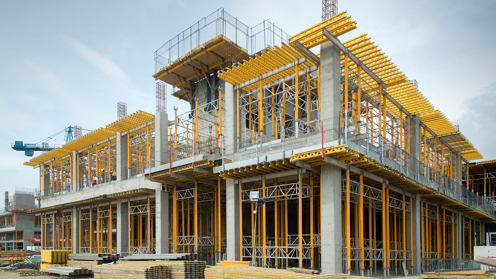 Each MULTIPROP has an integrated tape measure which can be pre-set before erection saving time-consuming measuring and re-adjustments