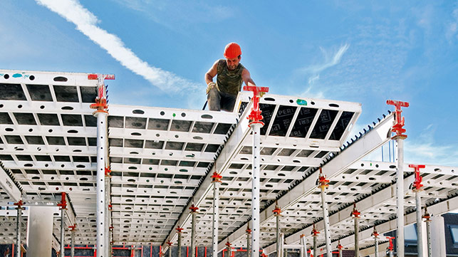 <p>At the bauma 1992, PERI presents the lightweight SKYDECK slab formwork. Designed with a drophead system, it enables true early stripping, so that the amount of material required can be reduced.</p><br/>
