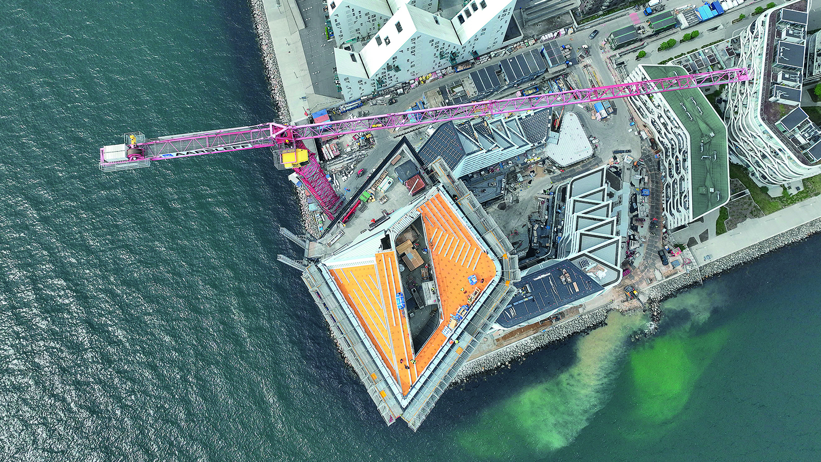 Major technical calculations had to be carried out to construct the complex apex of the building. All framework conditions had to be considered – from wind and weather to the safety of the workers on the scaffolding and passers-by.