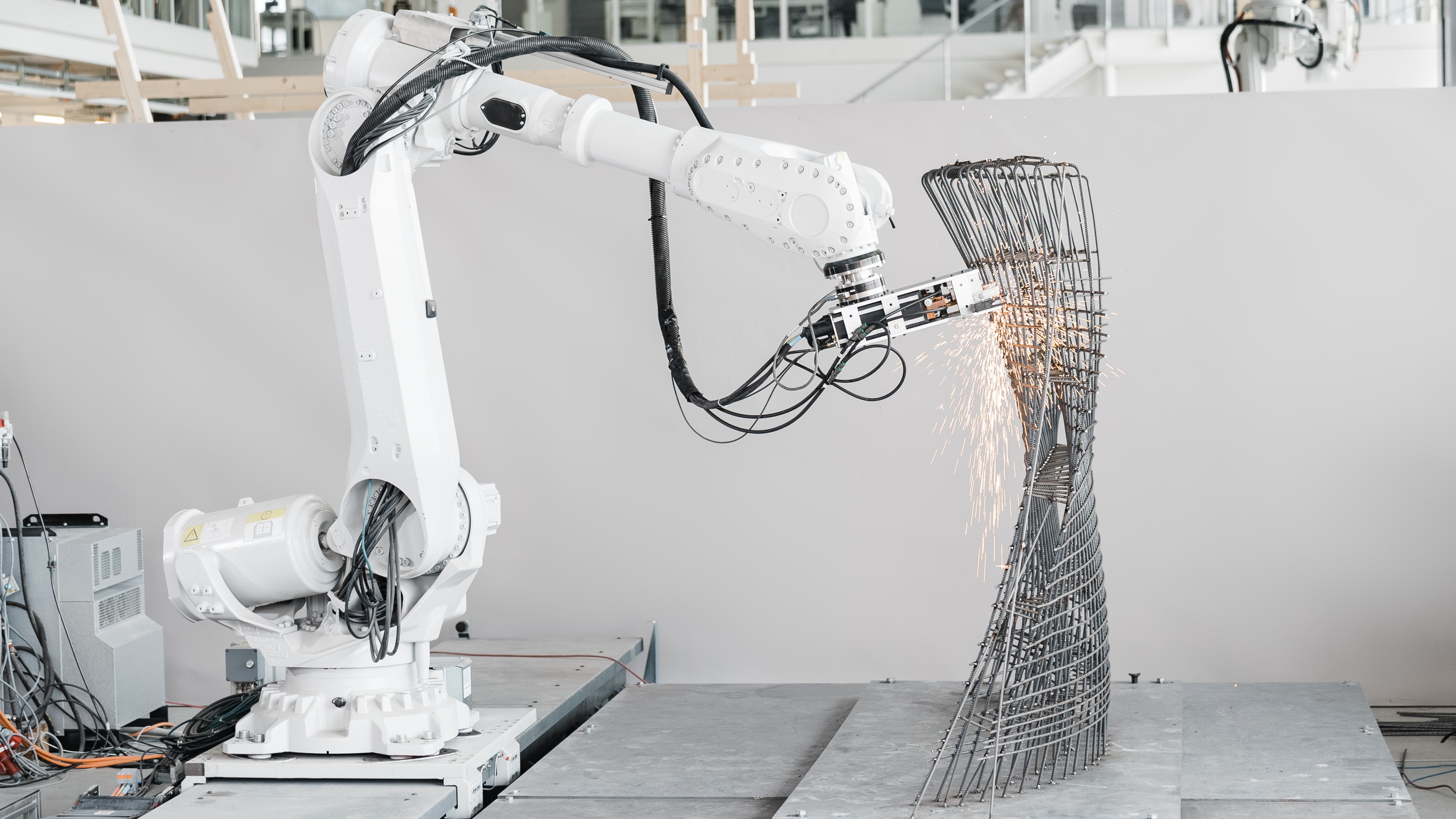 <p>PERI SE and Sika AG invest in the Swiss startup MESH AG. MESH AG has developed the world&amp;#39;s first robot-assisted technology for the efficient and cost-effective production of <a href="https://www.peri.com/en/company/press-releases/mesh-mould-new-technology-for-demanding-concrete-structures.html">complex reinforced concrete components without formwork.</a></p><br/>